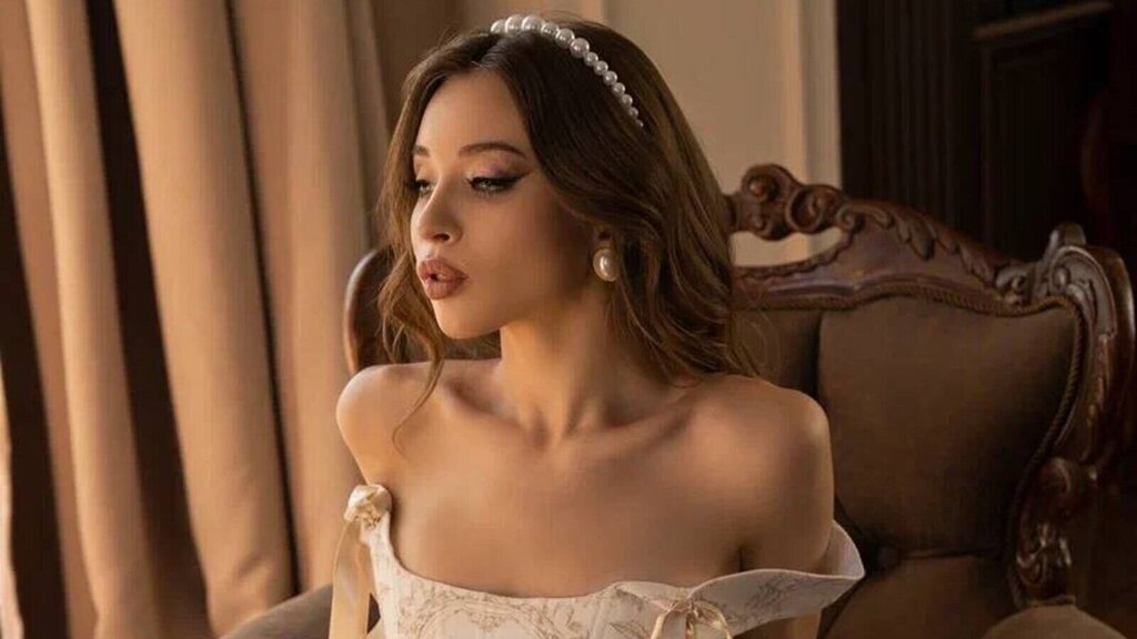 MonicaHott