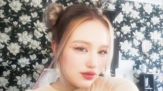 AdeleBlassom